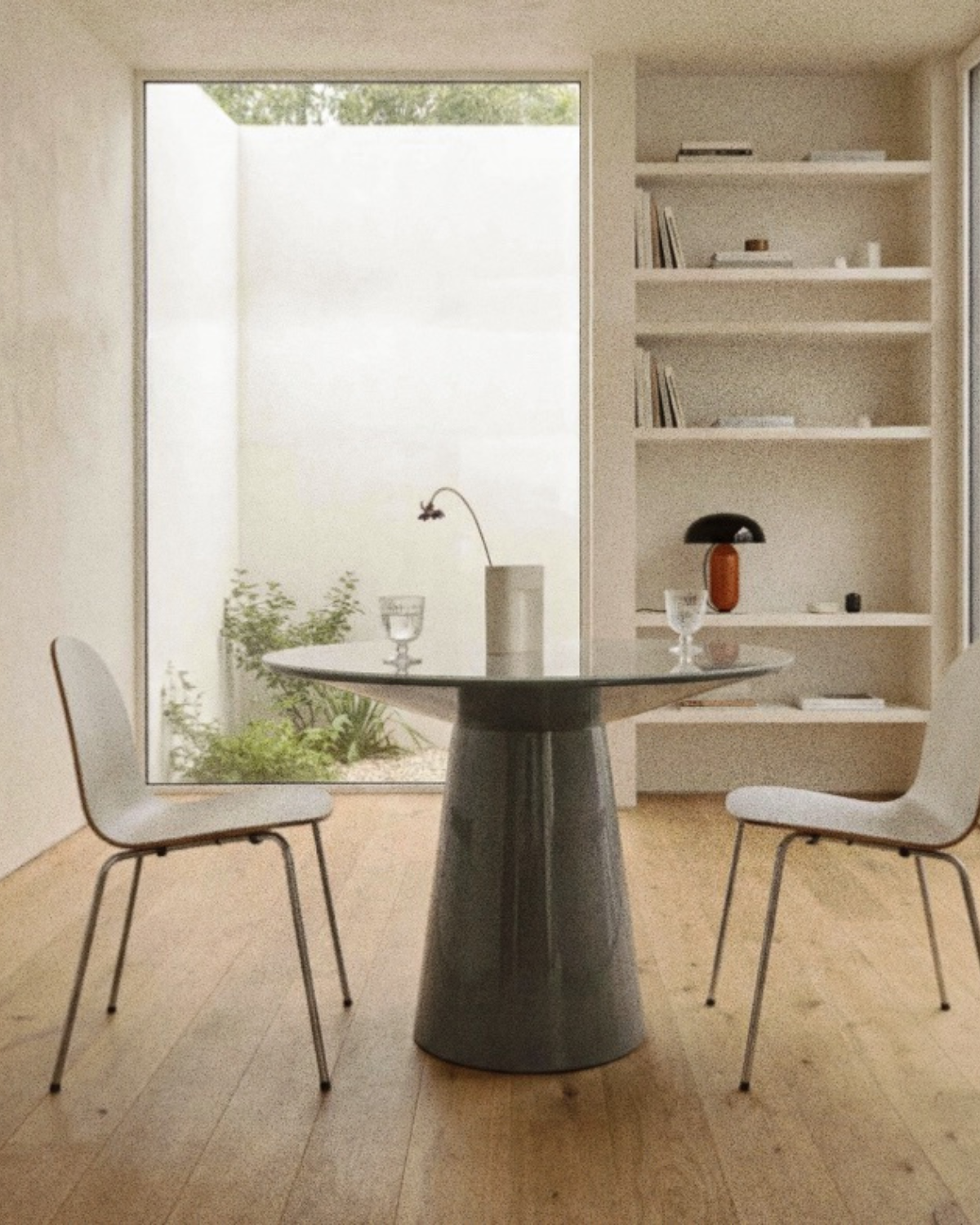 Ara Table / Oyster