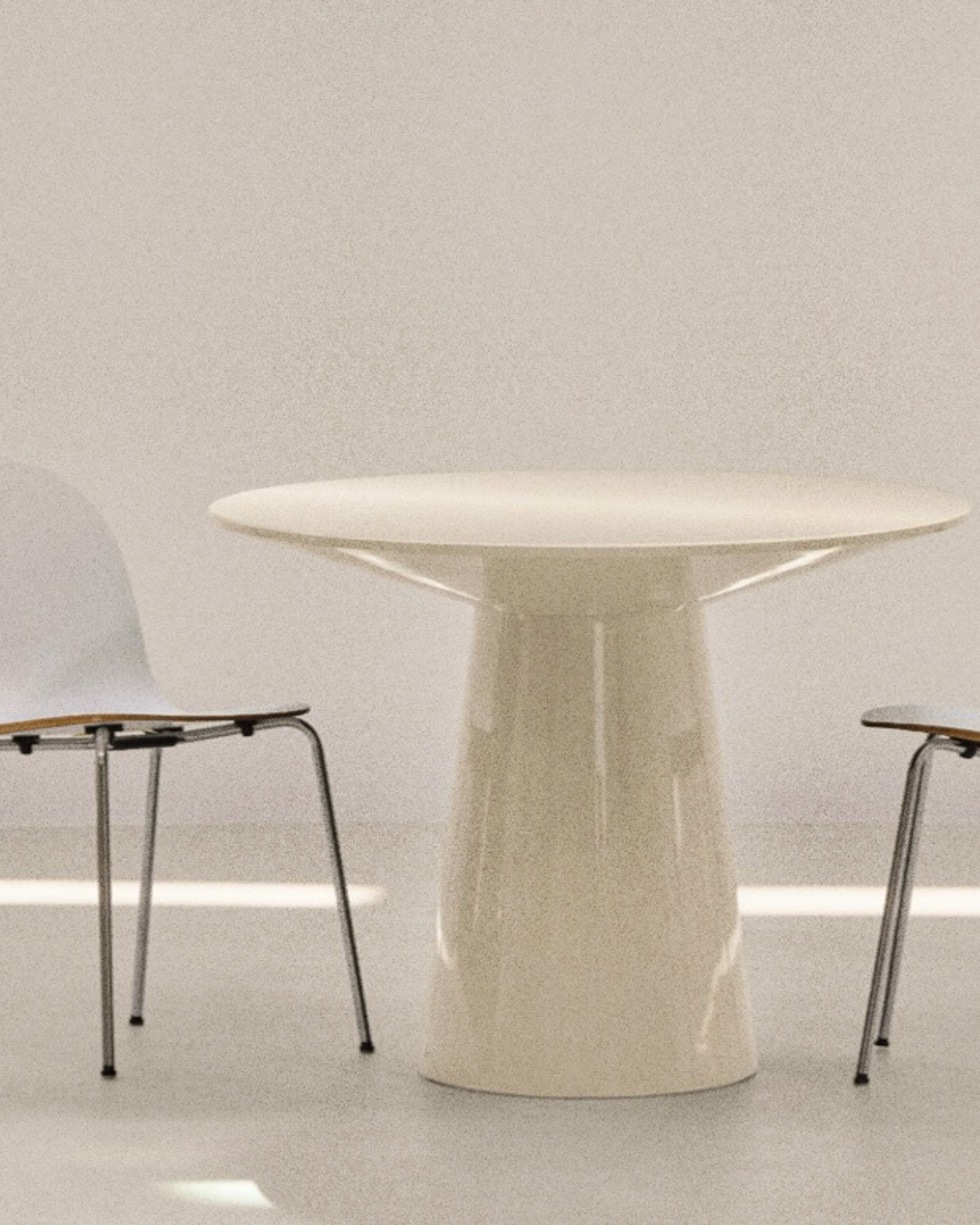 Ara Table / Oyster