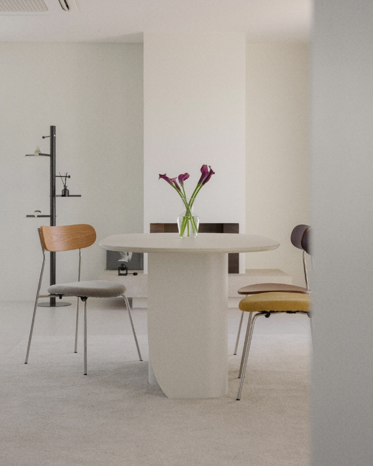Silhouette Oval Table