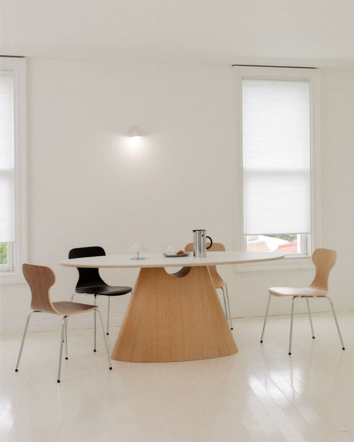 Luna Oval Table