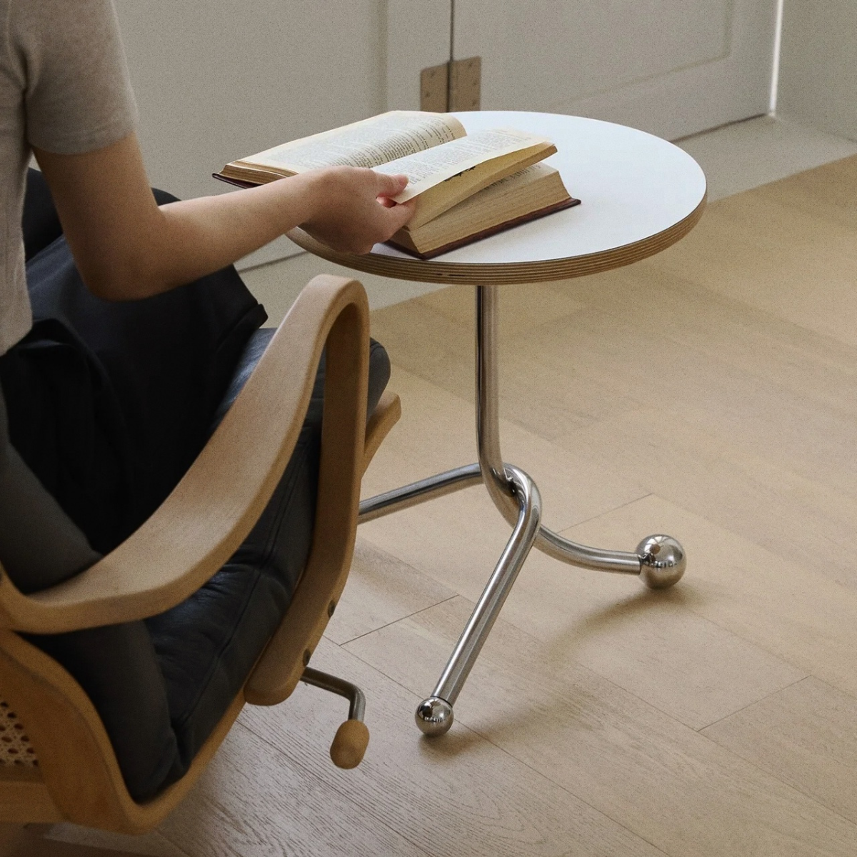 Note Side Table