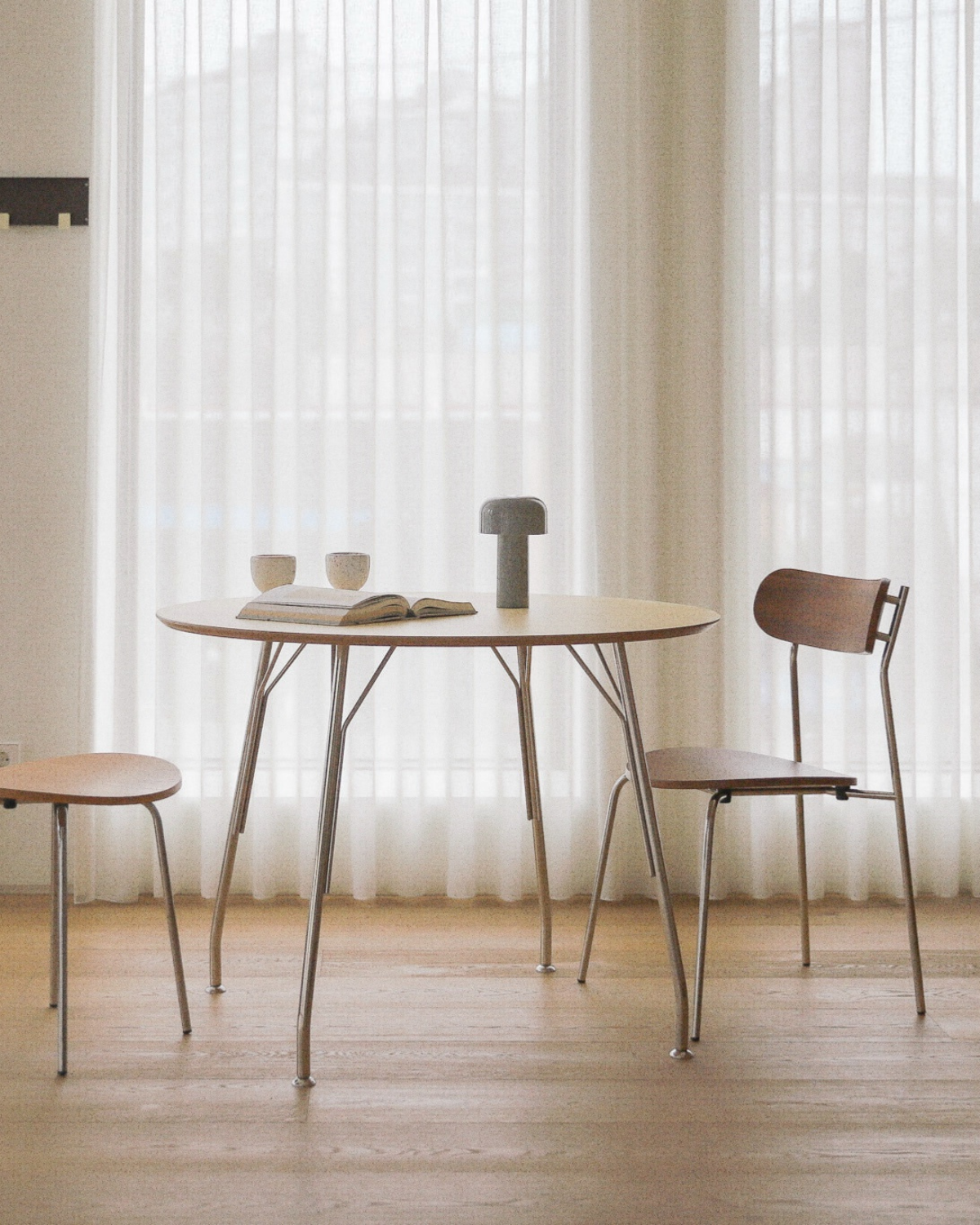 【OUTLET】Prop Round Table - Essential