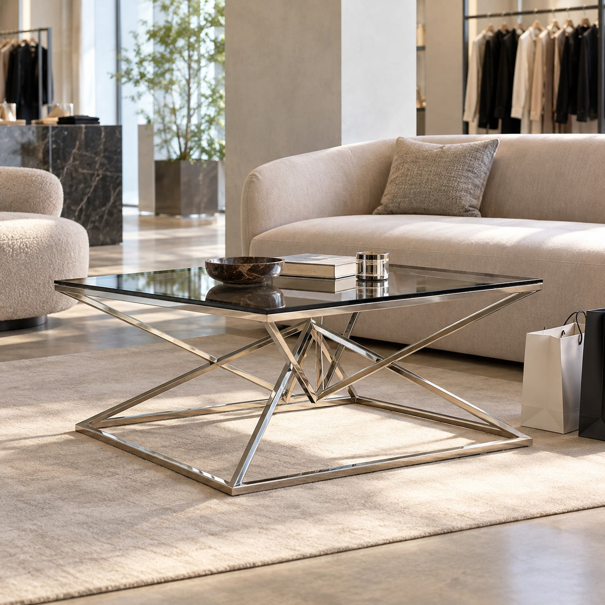 Prism X Coffee Table 使用イメージ（アパレル店）