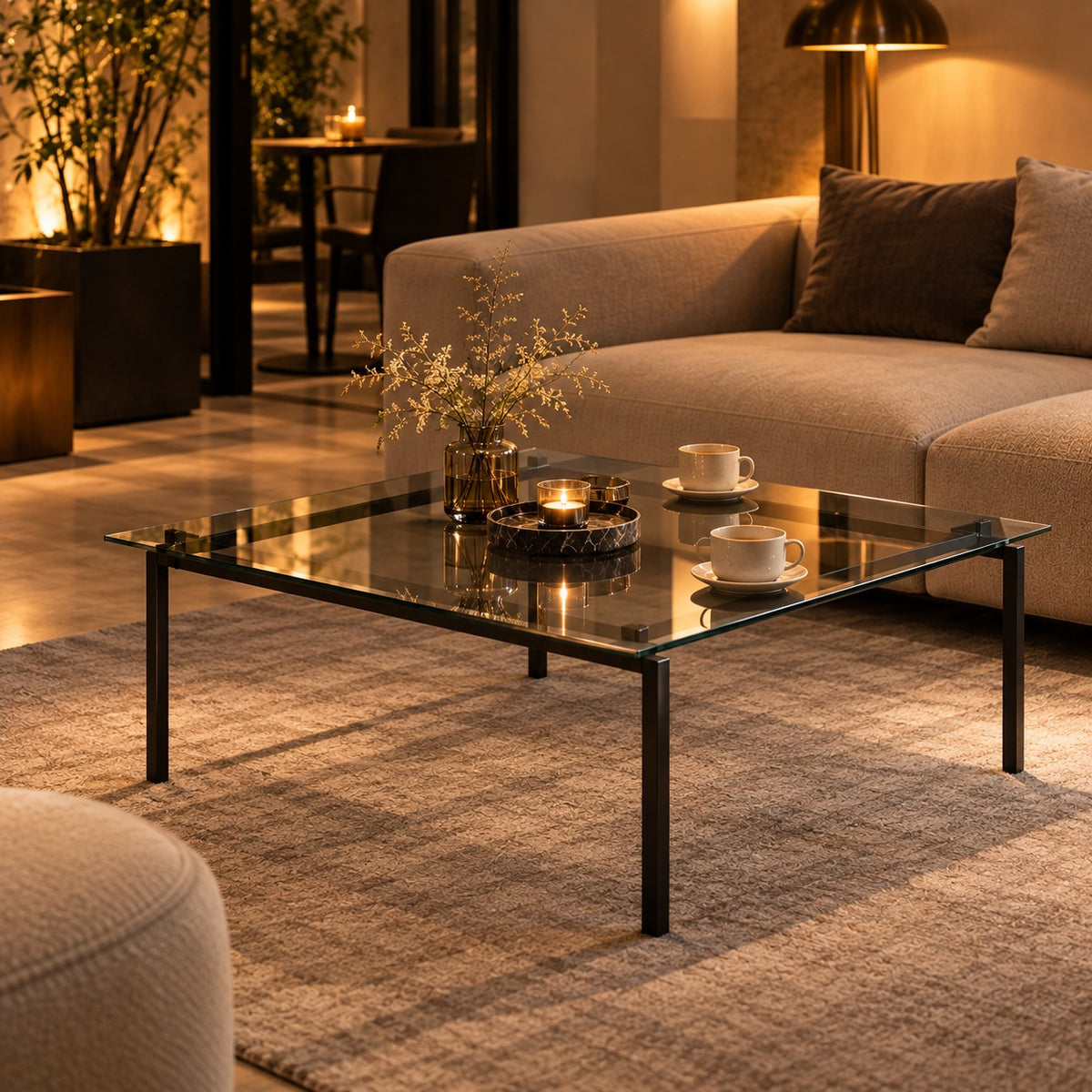 Noir Line Coffee Table 使用イメージ（飲食店）