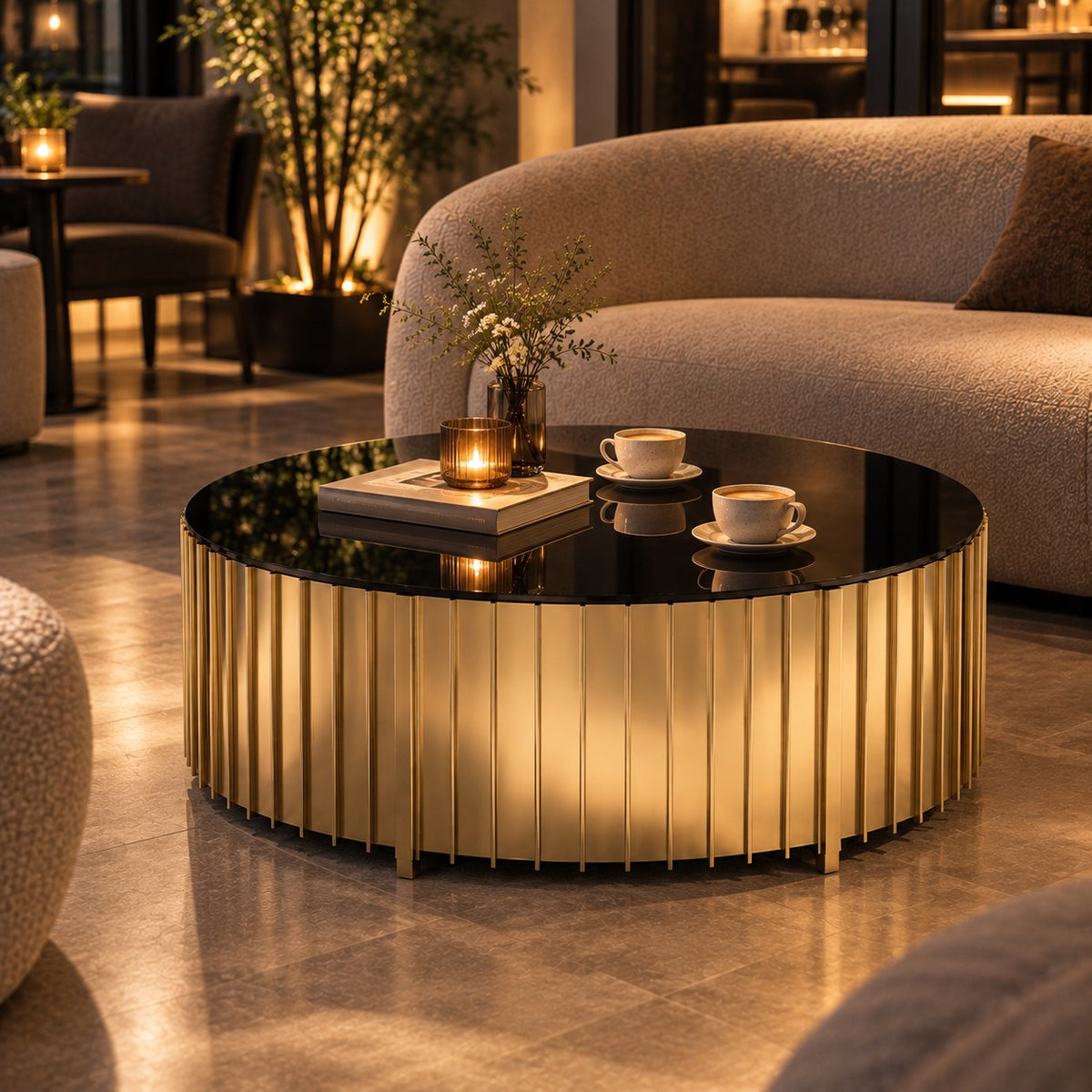 Gold Fluted Drum Coffee Table 使用イメージ（飲食店）