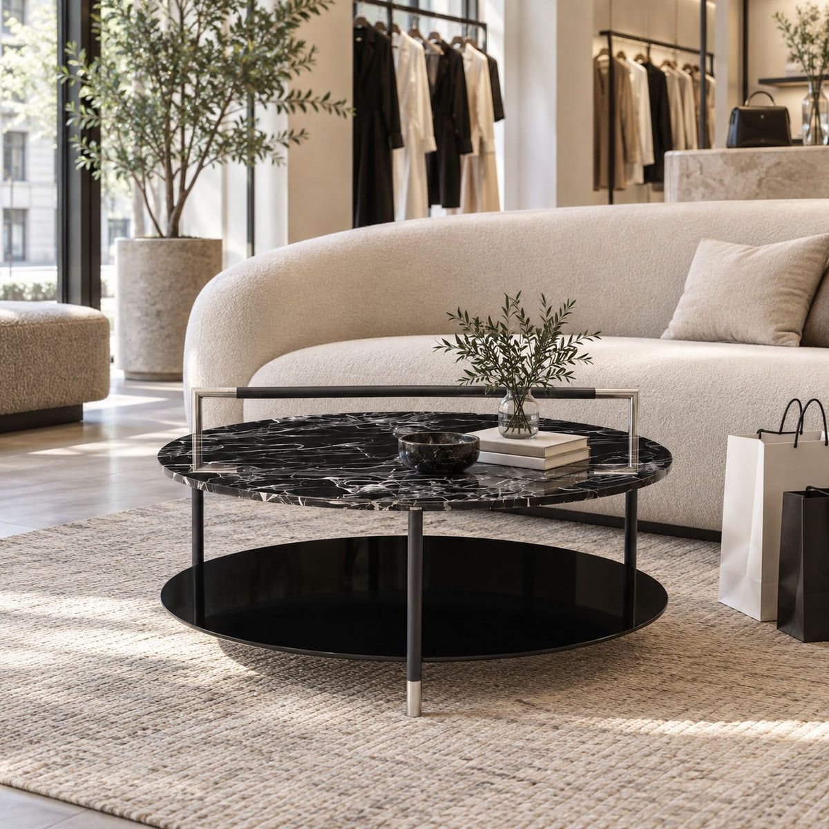 Orbit Marble Two-Tier Coffee Table 使用イメージ（アパレル店）