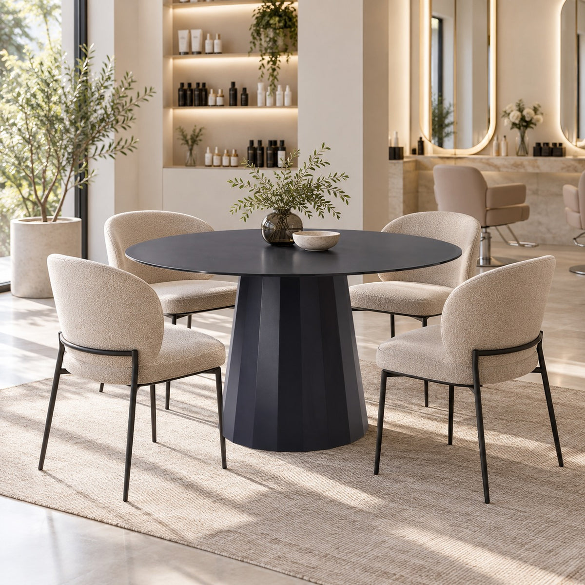 Noir Cone Round Dining Table 使用イメージ（サロン）