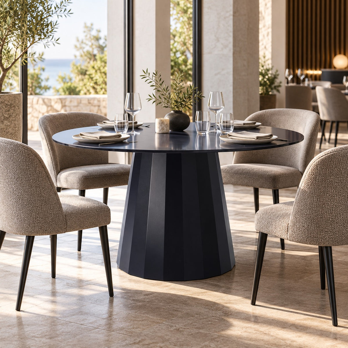 Noir Cone Round Dining Table 使用イメージ