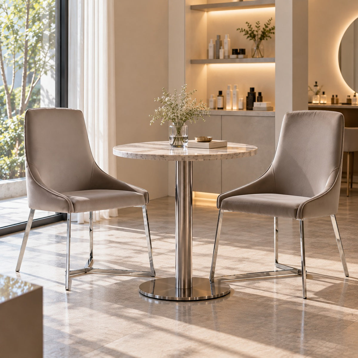 Taper Velvet Dining Chair 使用イメージ（サロン）