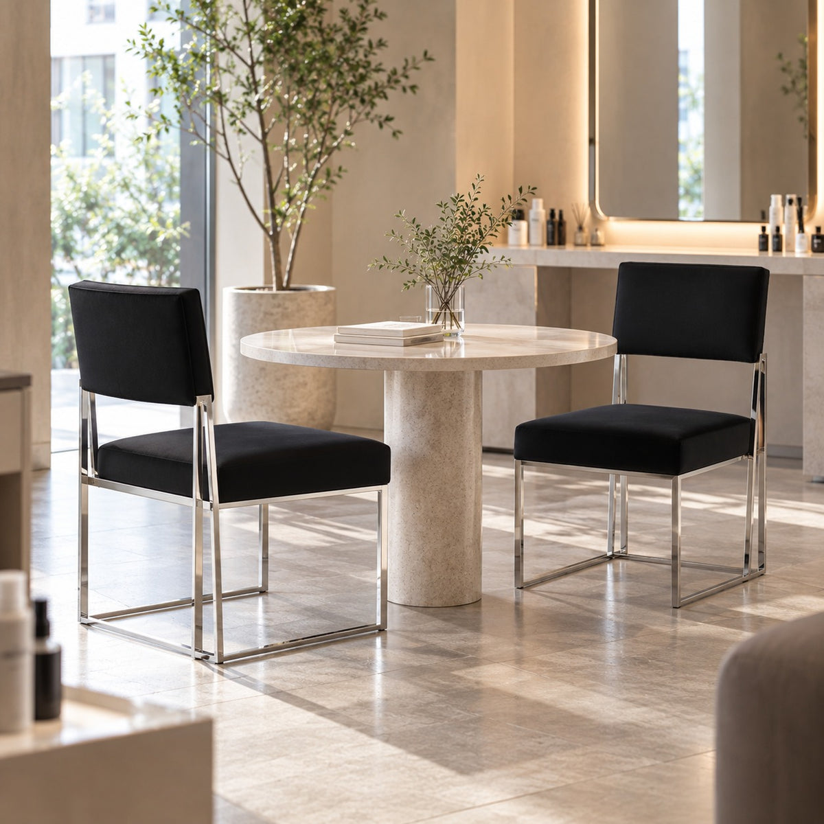Square Velvet Dining Chair 使用イメージ（サロン）