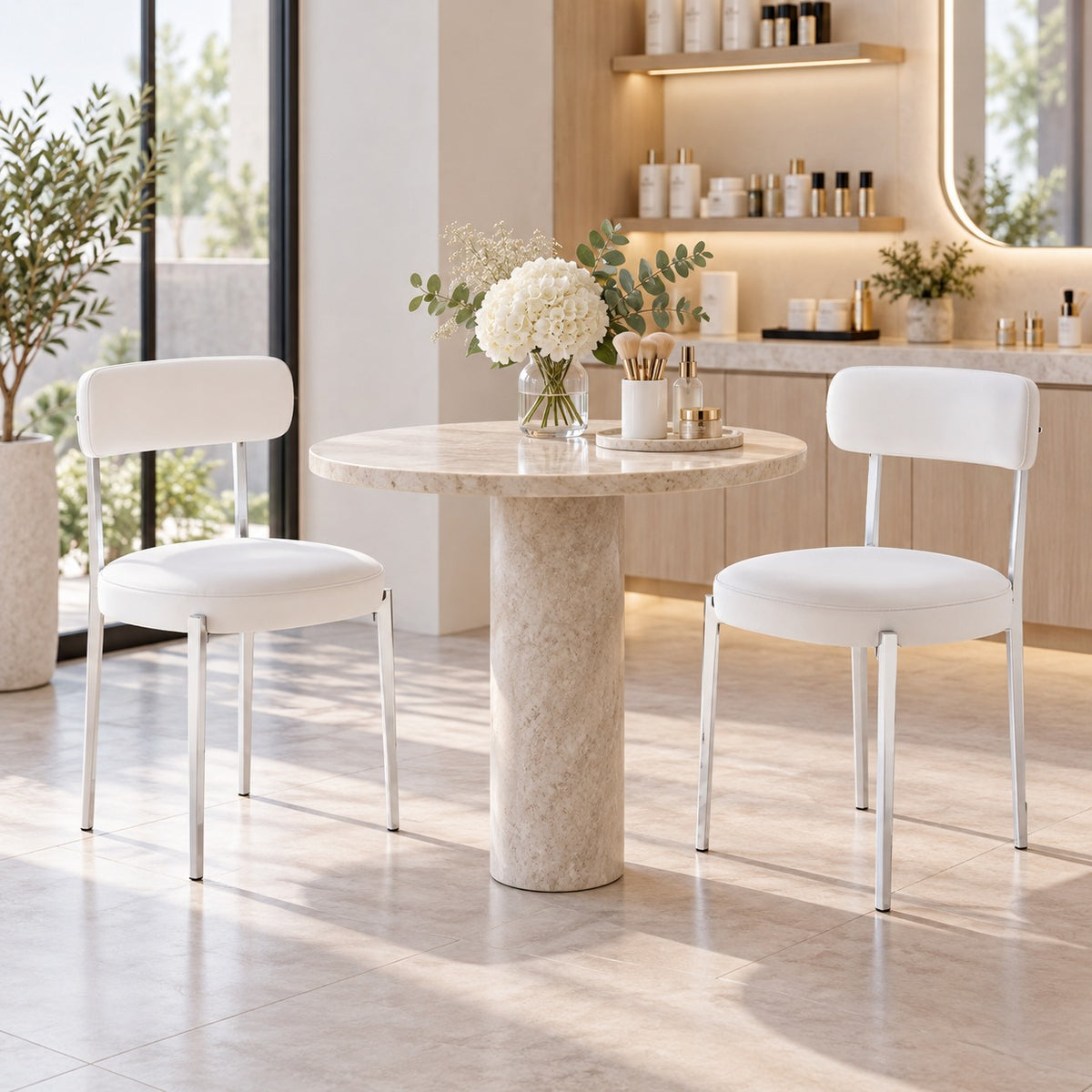 Round Back Dining Chair 使用イメージ（サロン）