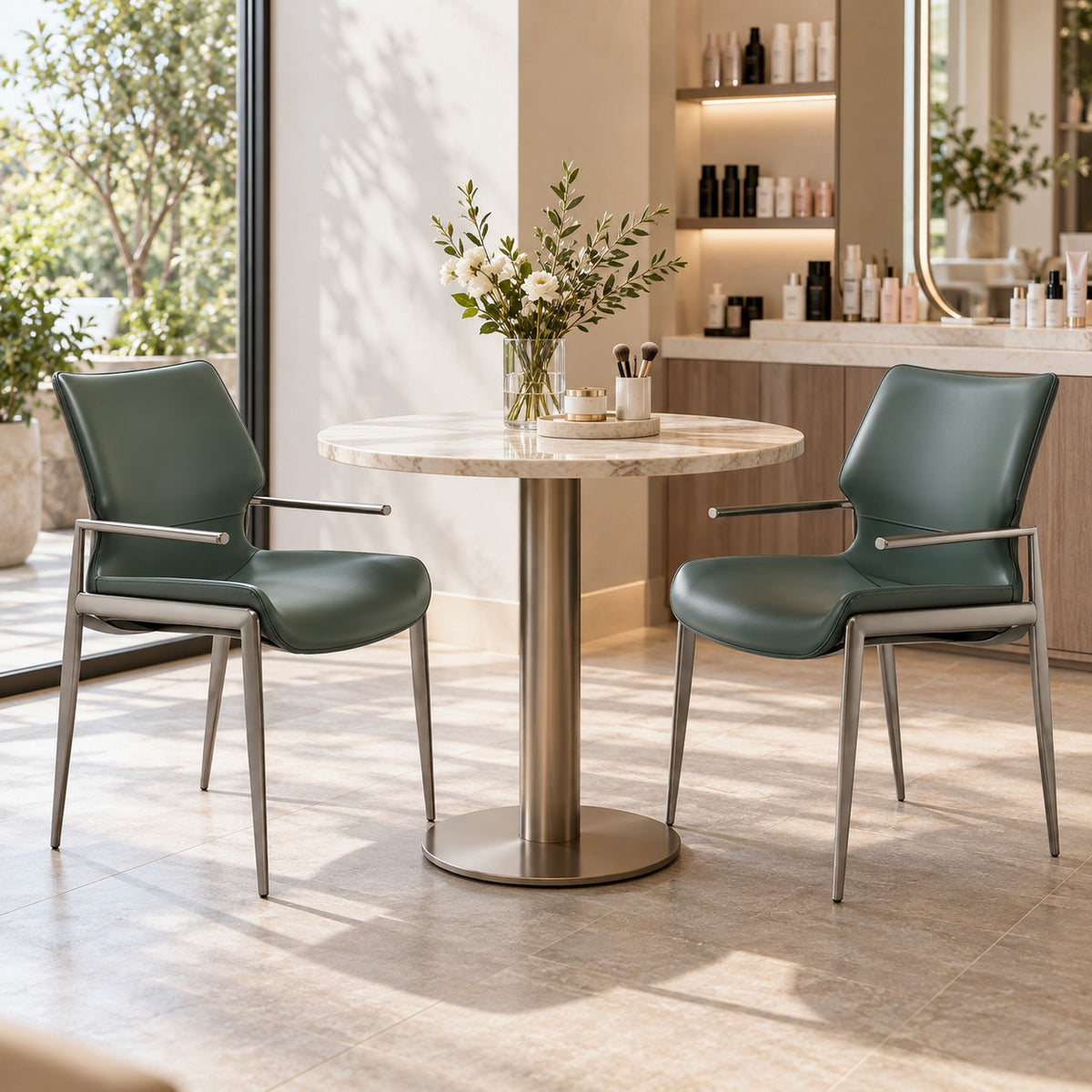Arm Line Dining Chair 使用イメージ（サロン）