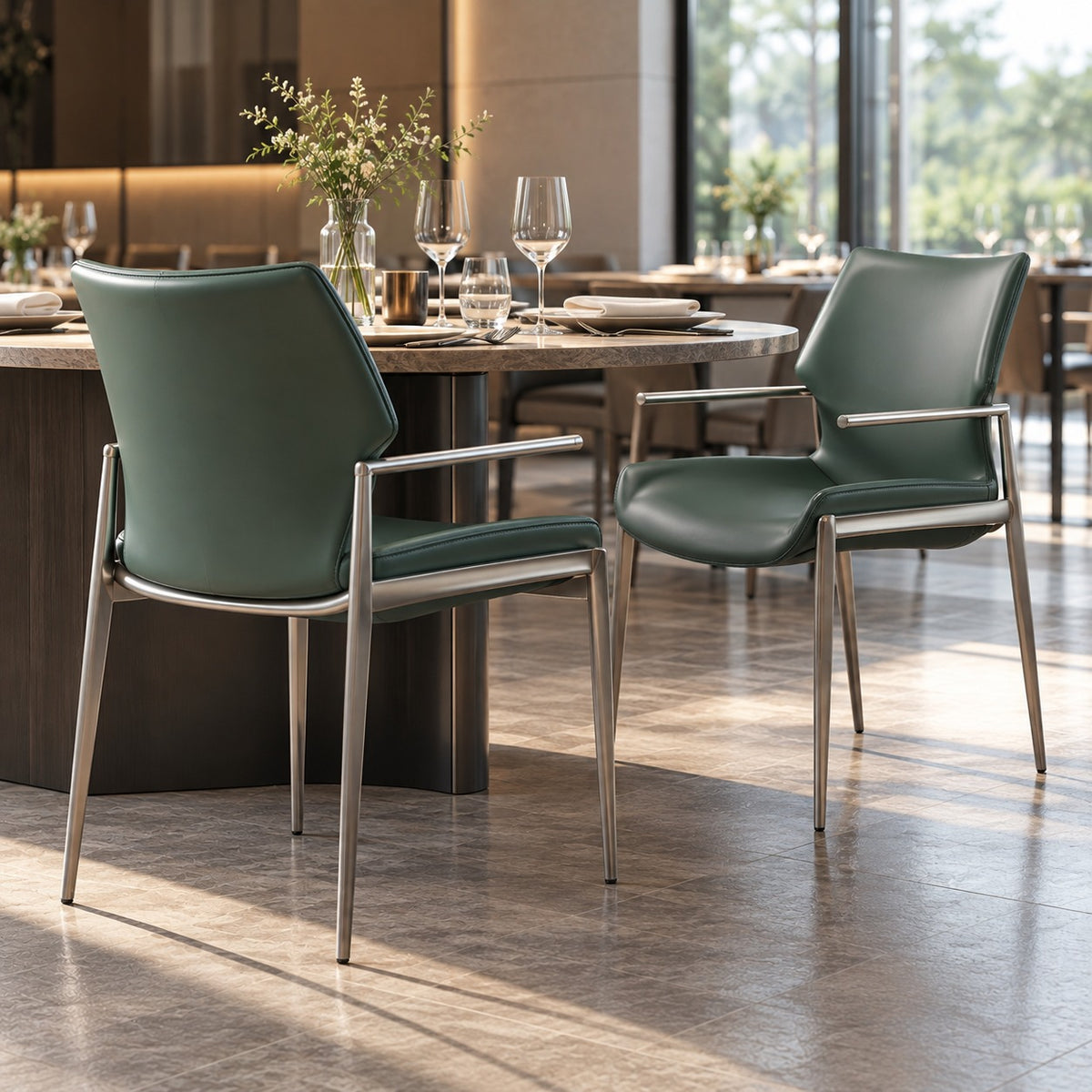 Arm Line Dining Chair 使用イメージ