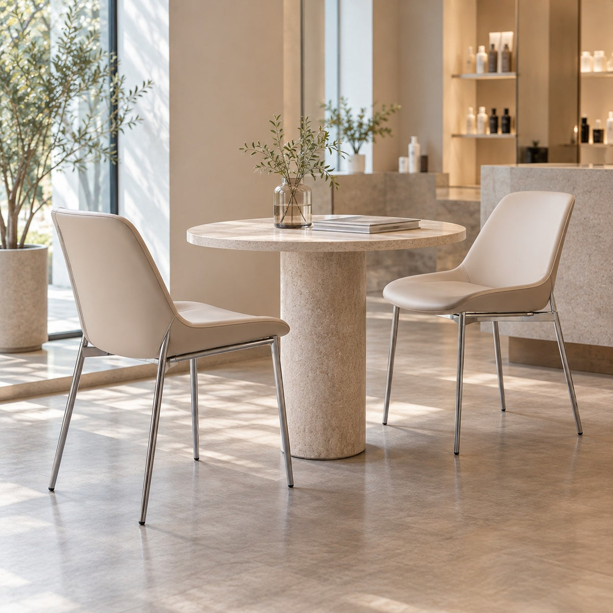 Soft Shell Dining Chair 使用イメージ（サロン）