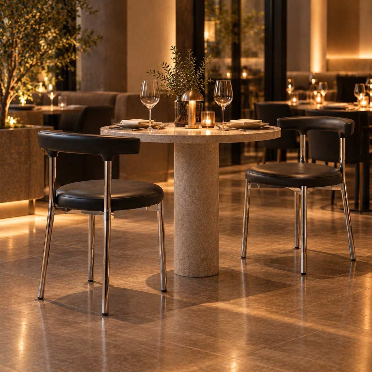 Bar Back Dining Chair 使用イメージ（飲食店）