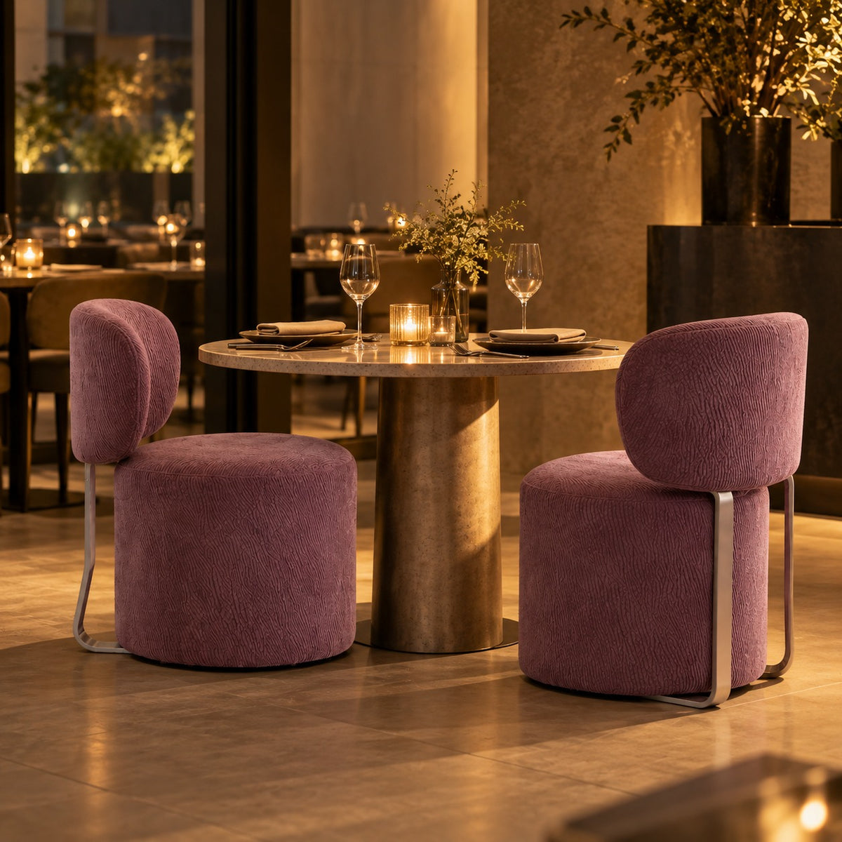 Pouf Back Chair 使用イメージ（飲食店）