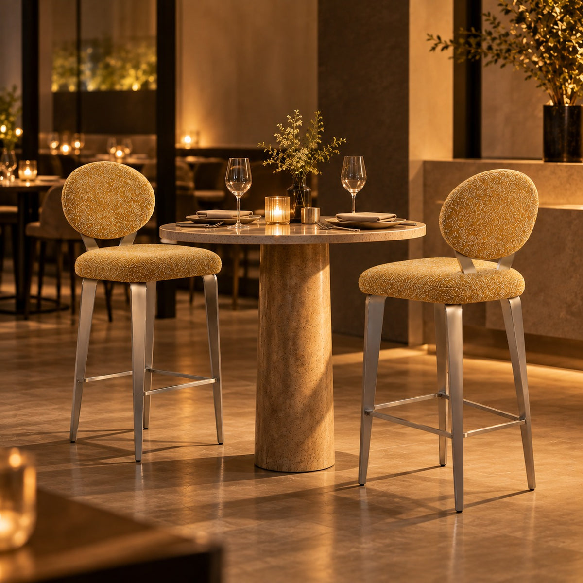 Disc Back Counter Chair 使用イメージ（飲食店）