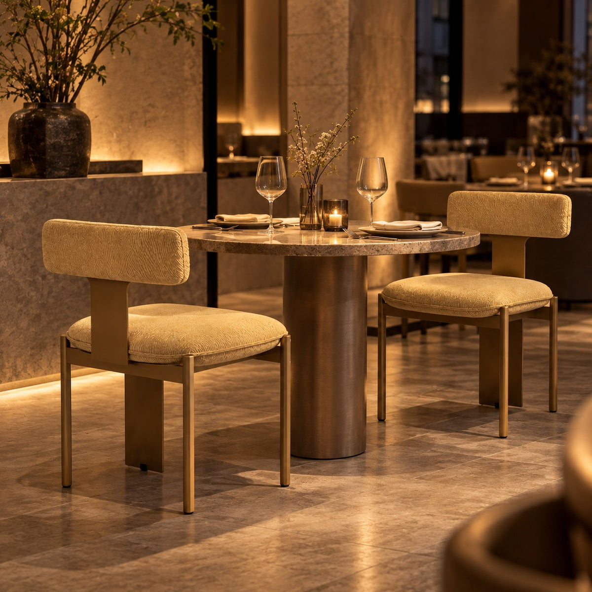 T Back Dining Chair 使用イメージ（飲食店）