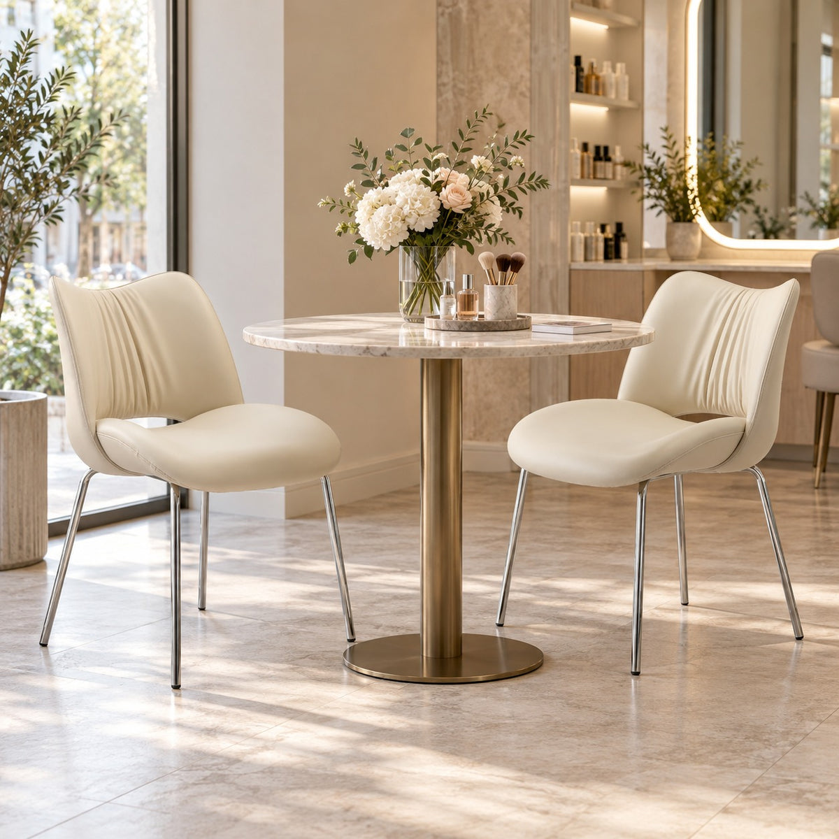 Pleat Back Dining Chair 使用イメージ（サロン）