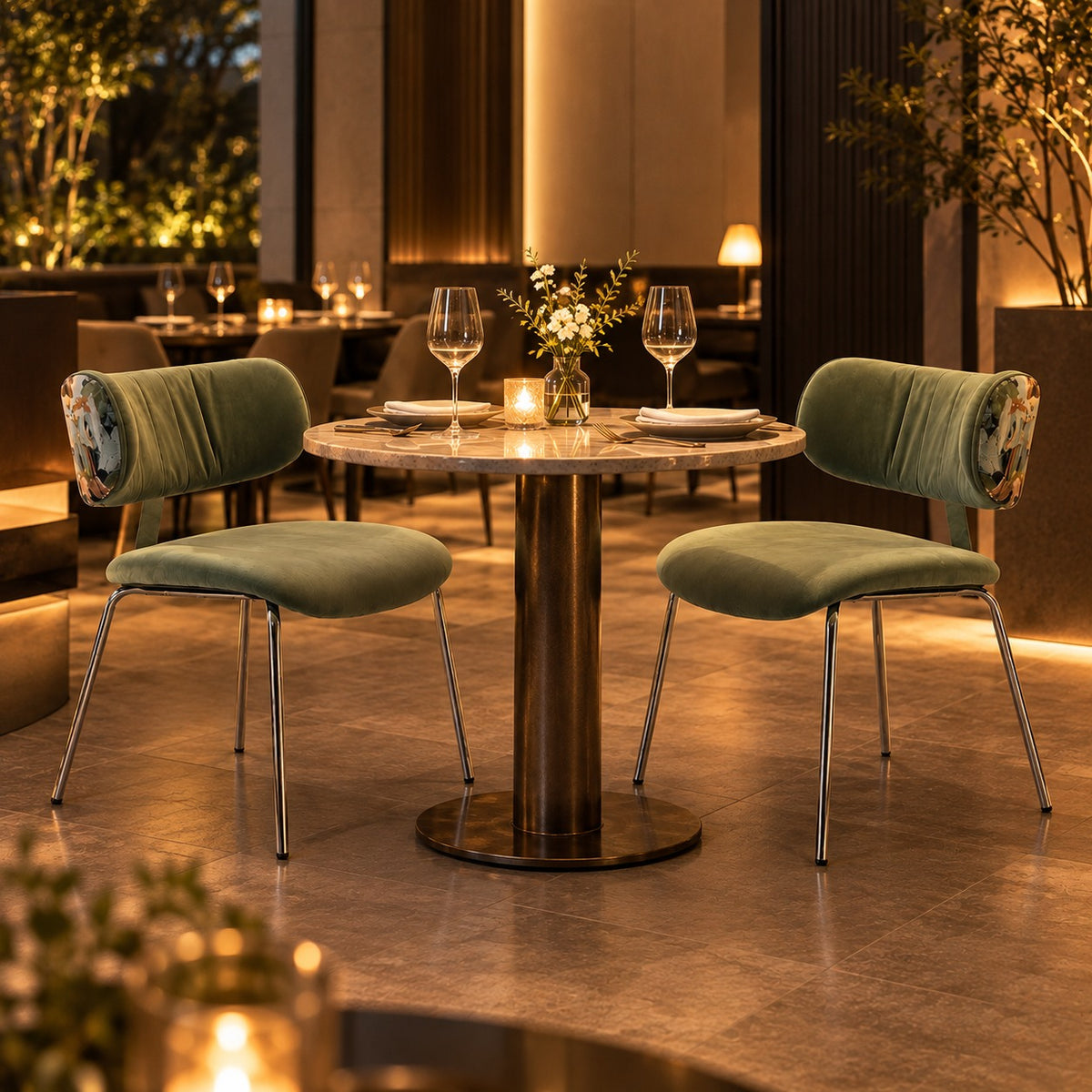 Accent Back Dining Chair 使用イメージ（飲食店）
