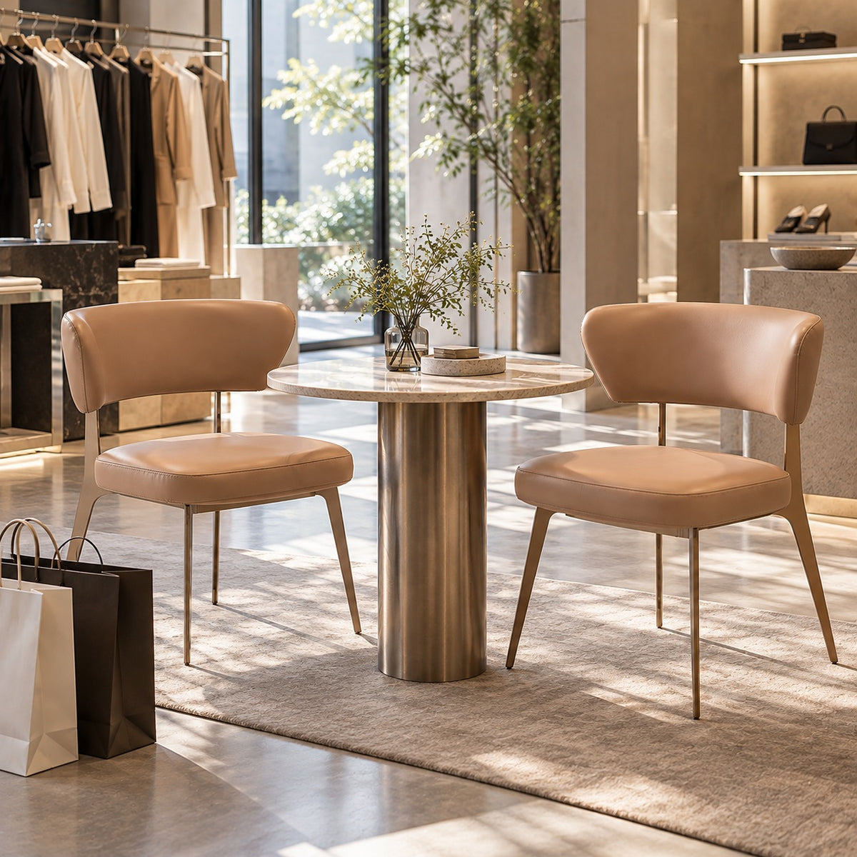 Wing Back Dining Chair 使用イメージ（アパレル店）