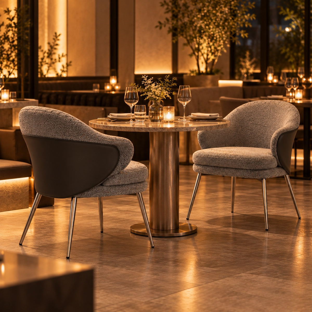 Hug Arm Dining Chair 使用イメージ（飲食店）