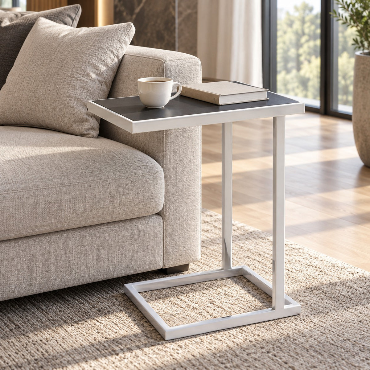 C-Frame Sofa Side Table 使用イメージ