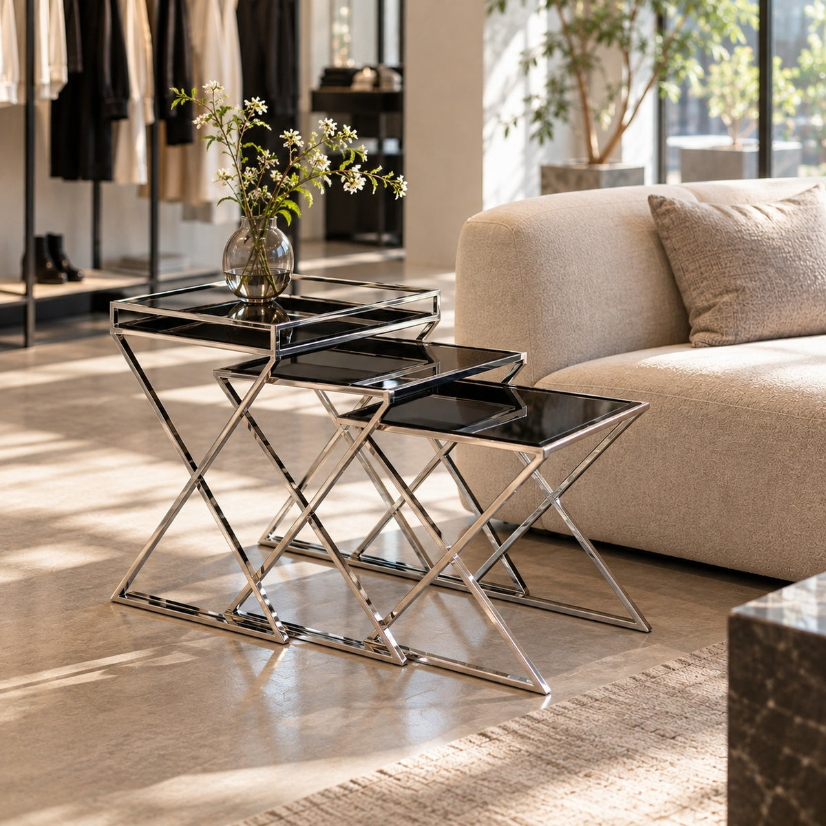 Trio Nest Side Table 使用イメージ（アパレル店）