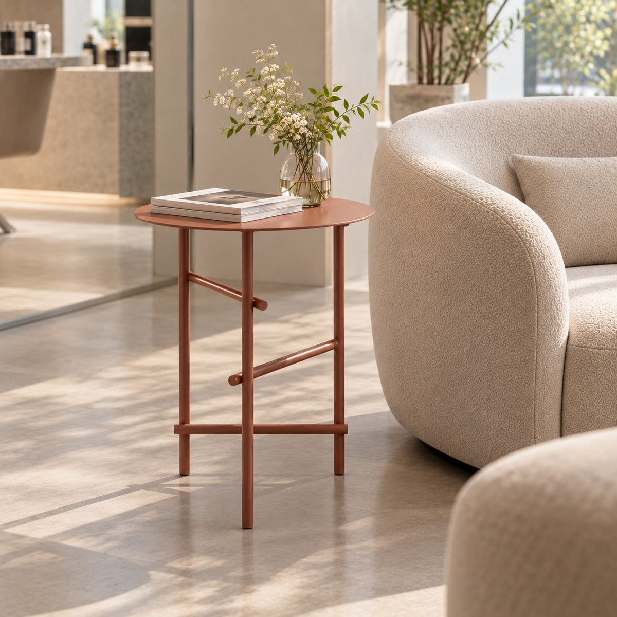 Tilt Leg Side Table 使用イメージ（サロン）