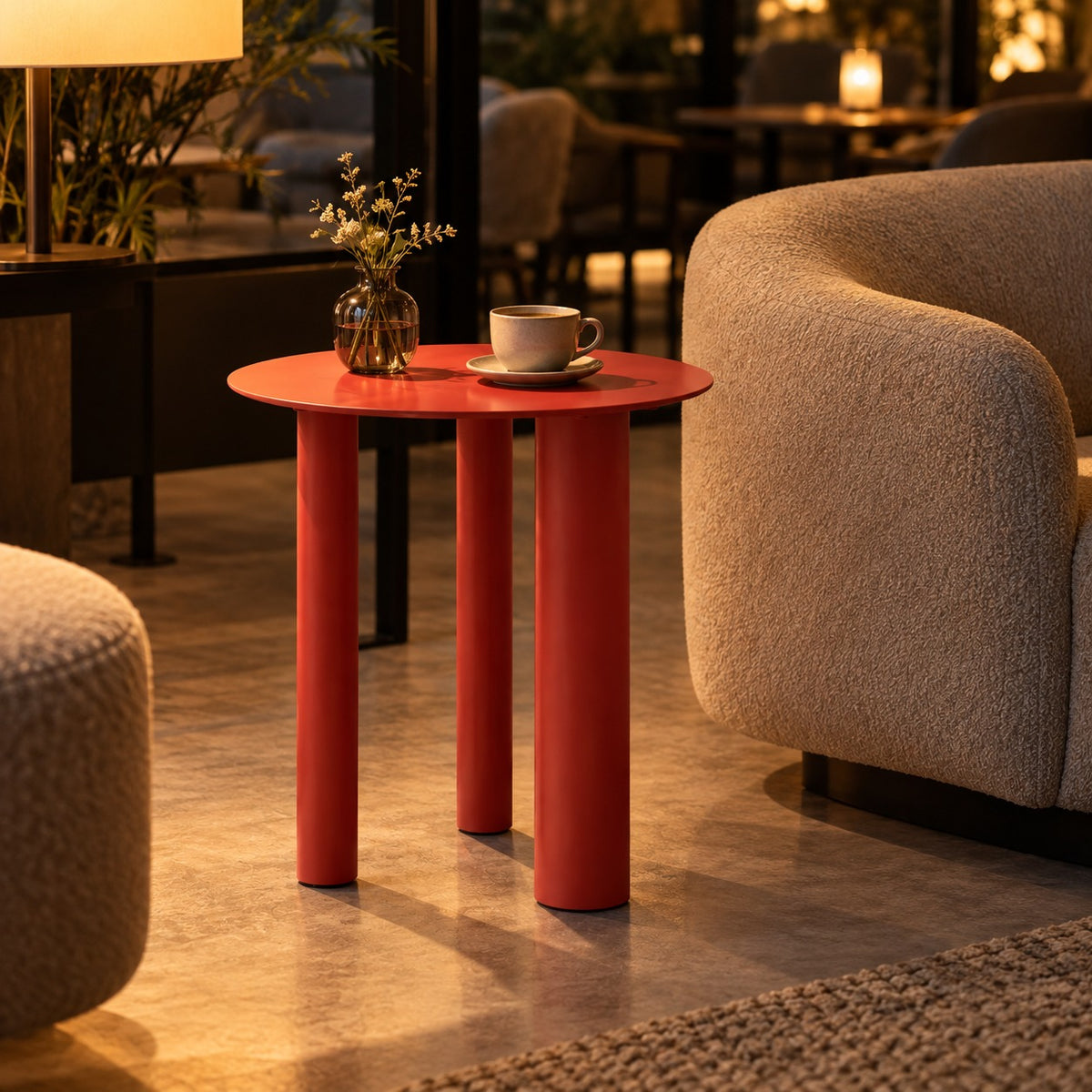 Trio Column Side Table 使用イメージ（飲食店）