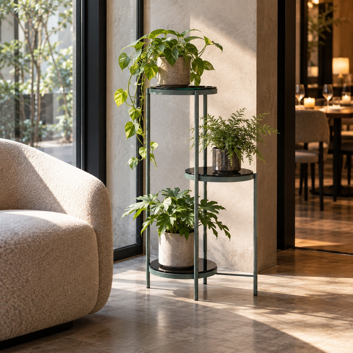 Tri Level Plant Stand 使用イメージ（飲食店）