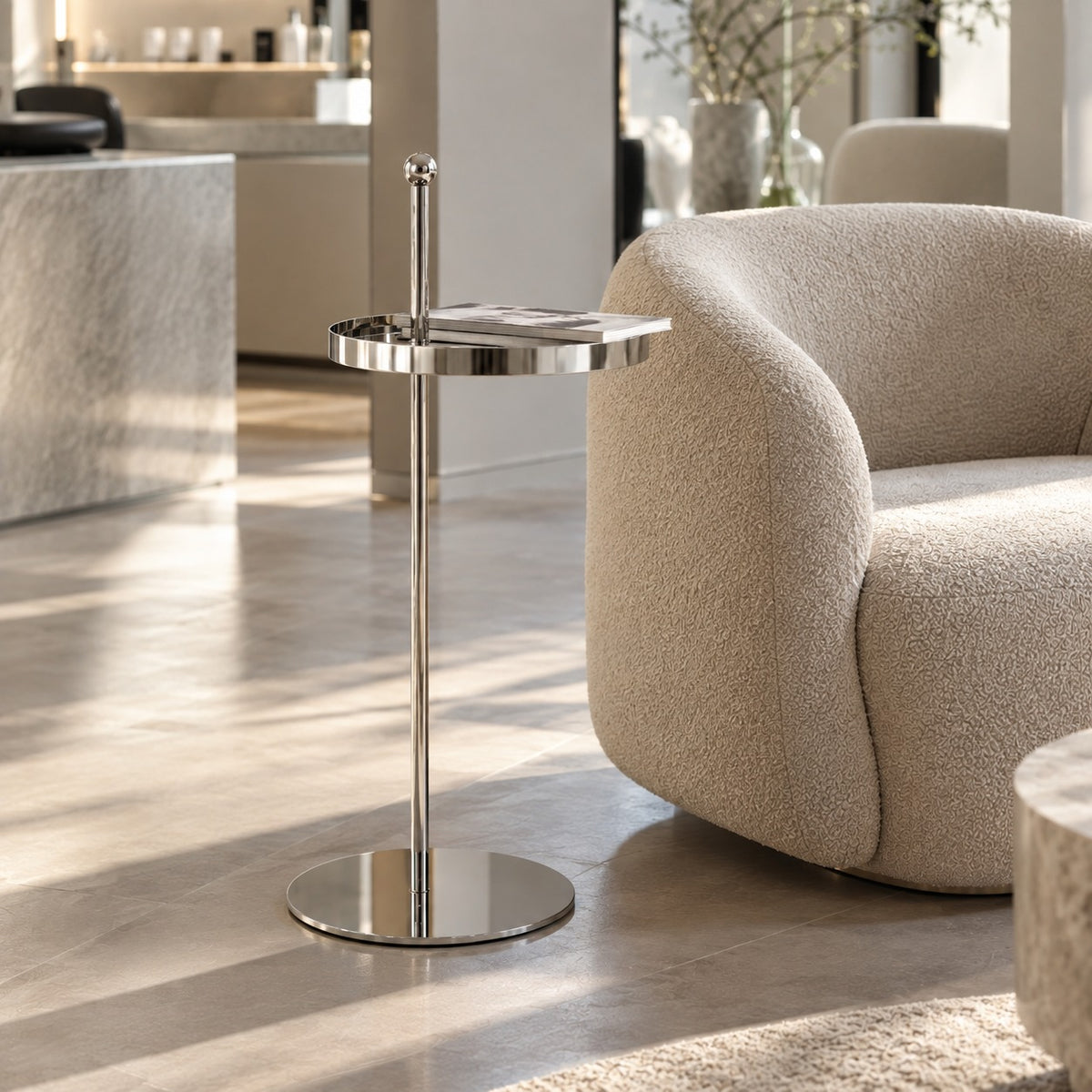 Pole Tray Side Table 使用イメージ（サロン）