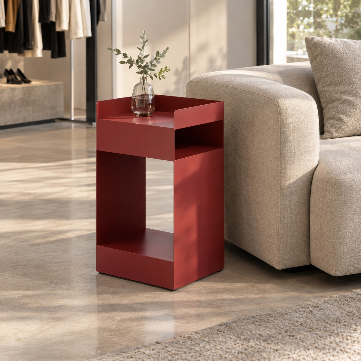 Block Box Side Table 使用イメージ（アパレル店）