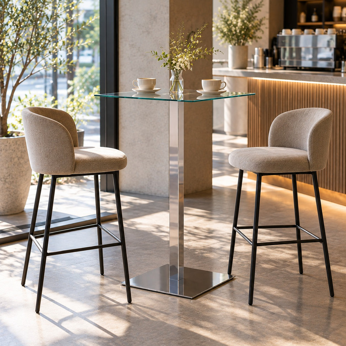Square Glass Bar Table 使用イメージ（サロン）