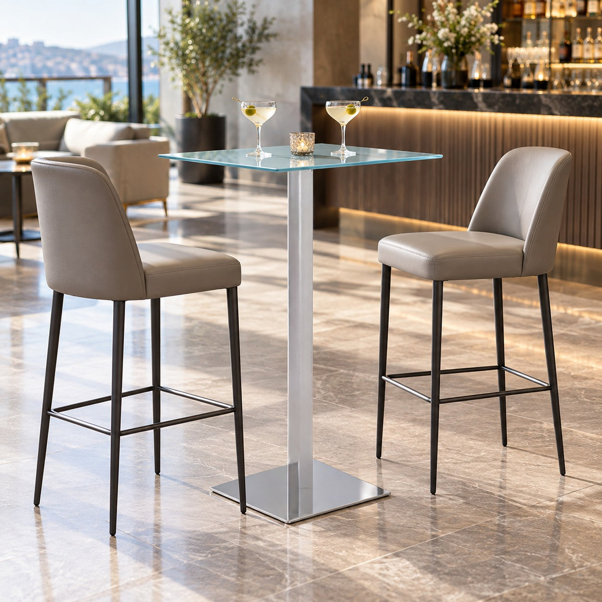 Square Glass Bar Table 使用イメージ