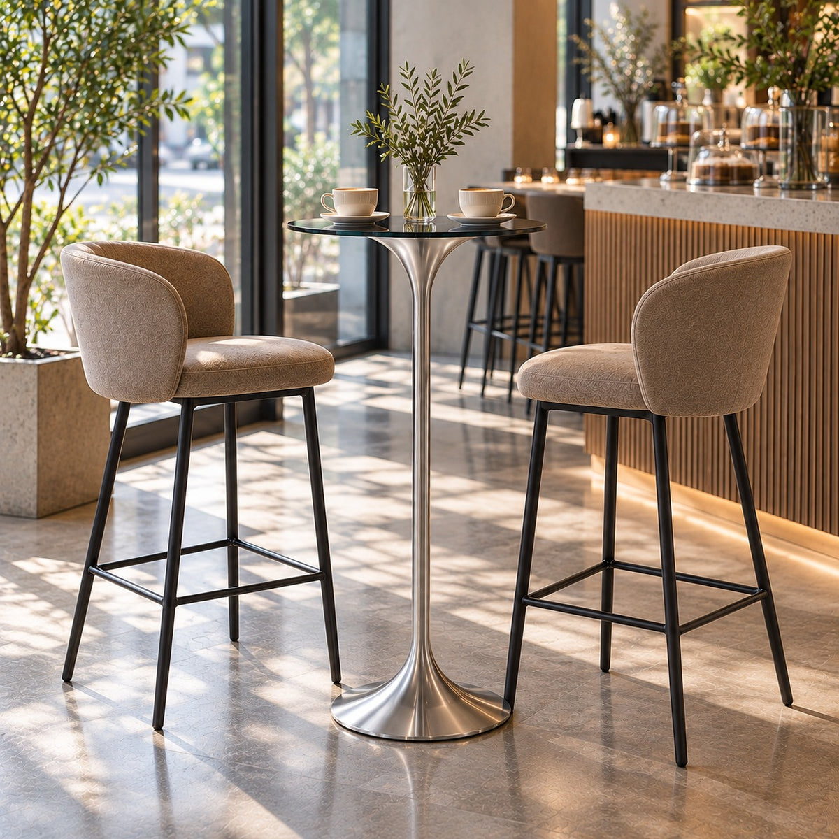 Tulip Bar Table 使用イメージ（サロン）