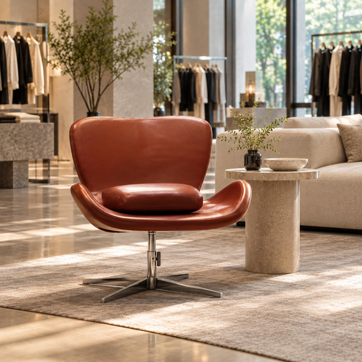Swivel Shell Lounge Chair 使用イメージ（アパレル店）