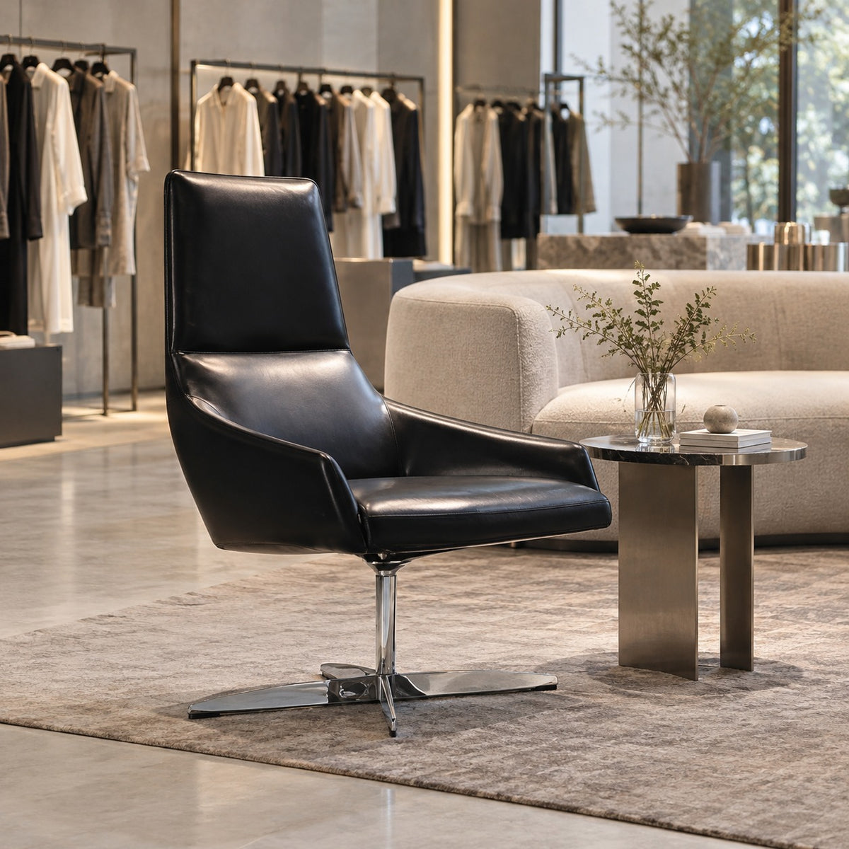Swivel High Back Chair 使用イメージ（アパレル店）