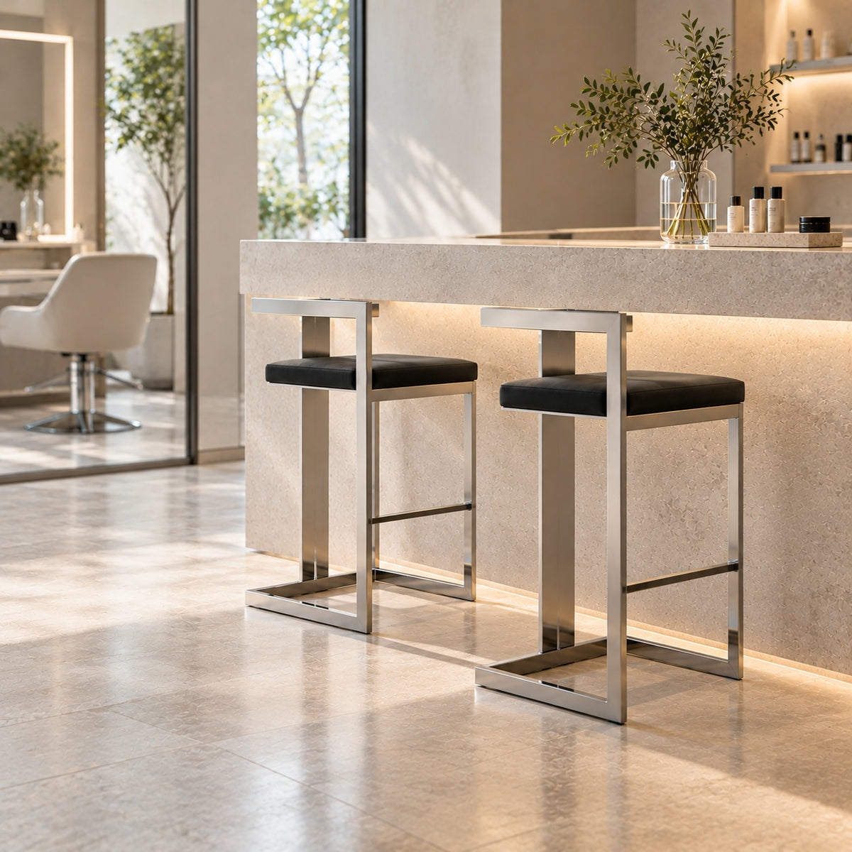 Square Counter Chair 使用イメージ（サロン）