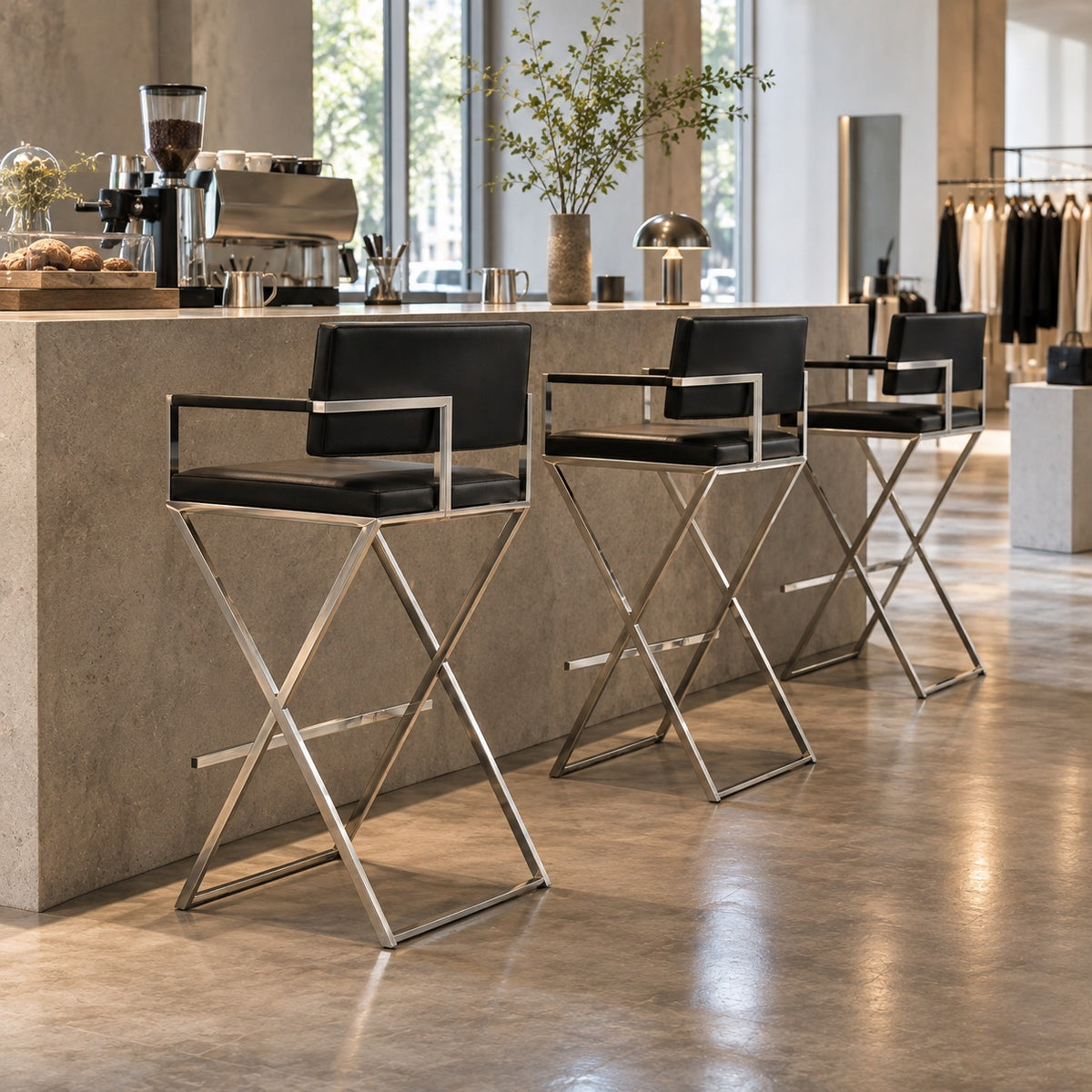 X Base Bar Chair 使用イメージ（アパレル店）