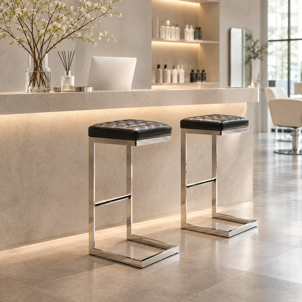 Cantilever Bar Stool 使用イメージ（サロン）