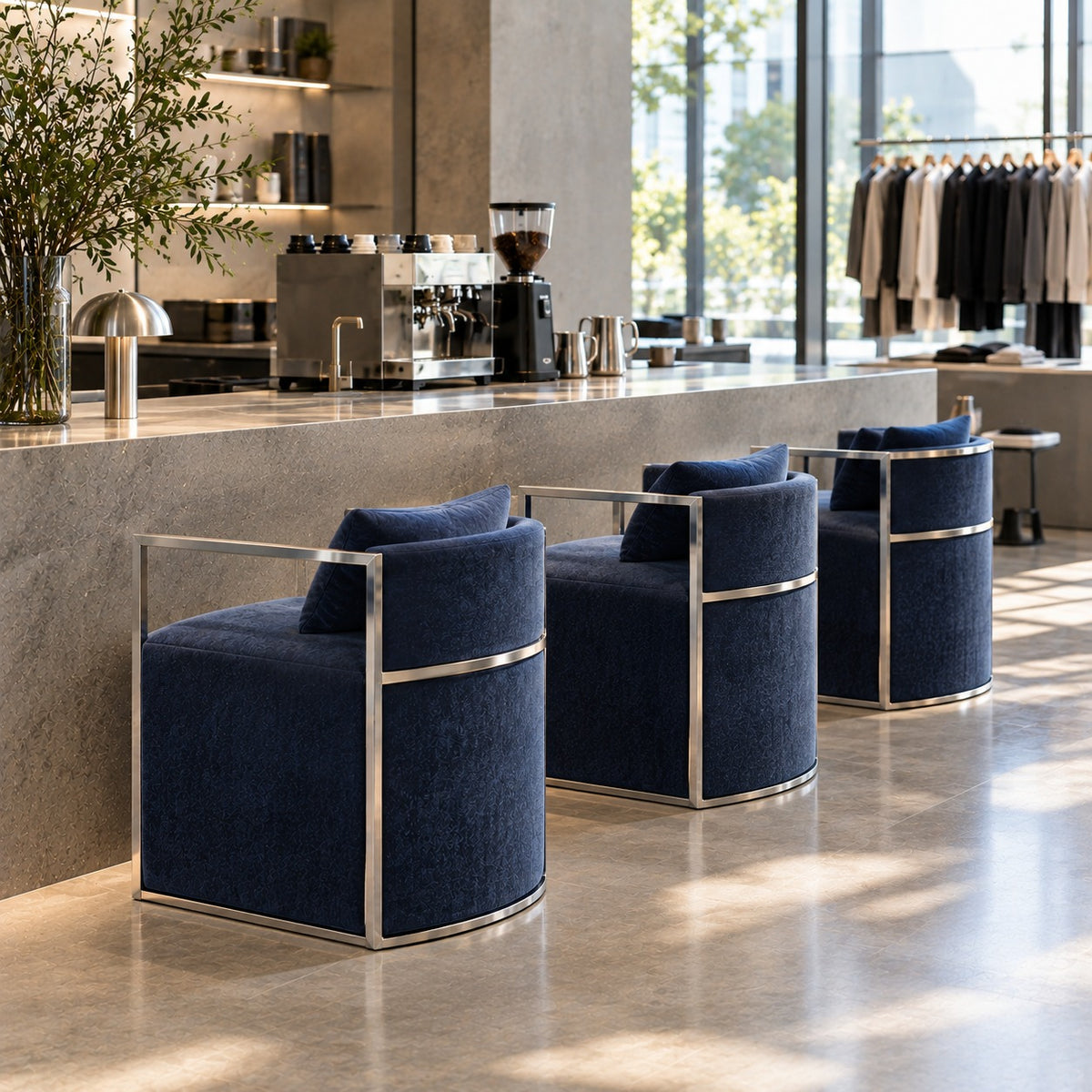 Barrel Arm Chair 使用イメージ（アパレル店）
