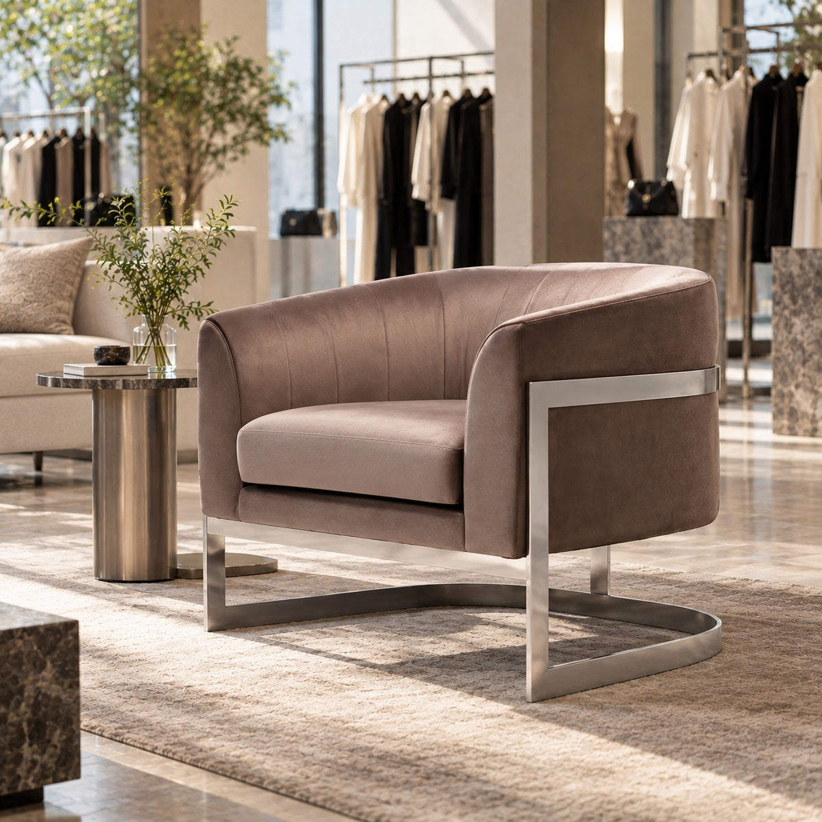 Arc Club Chair 使用イメージ（アパレル店）