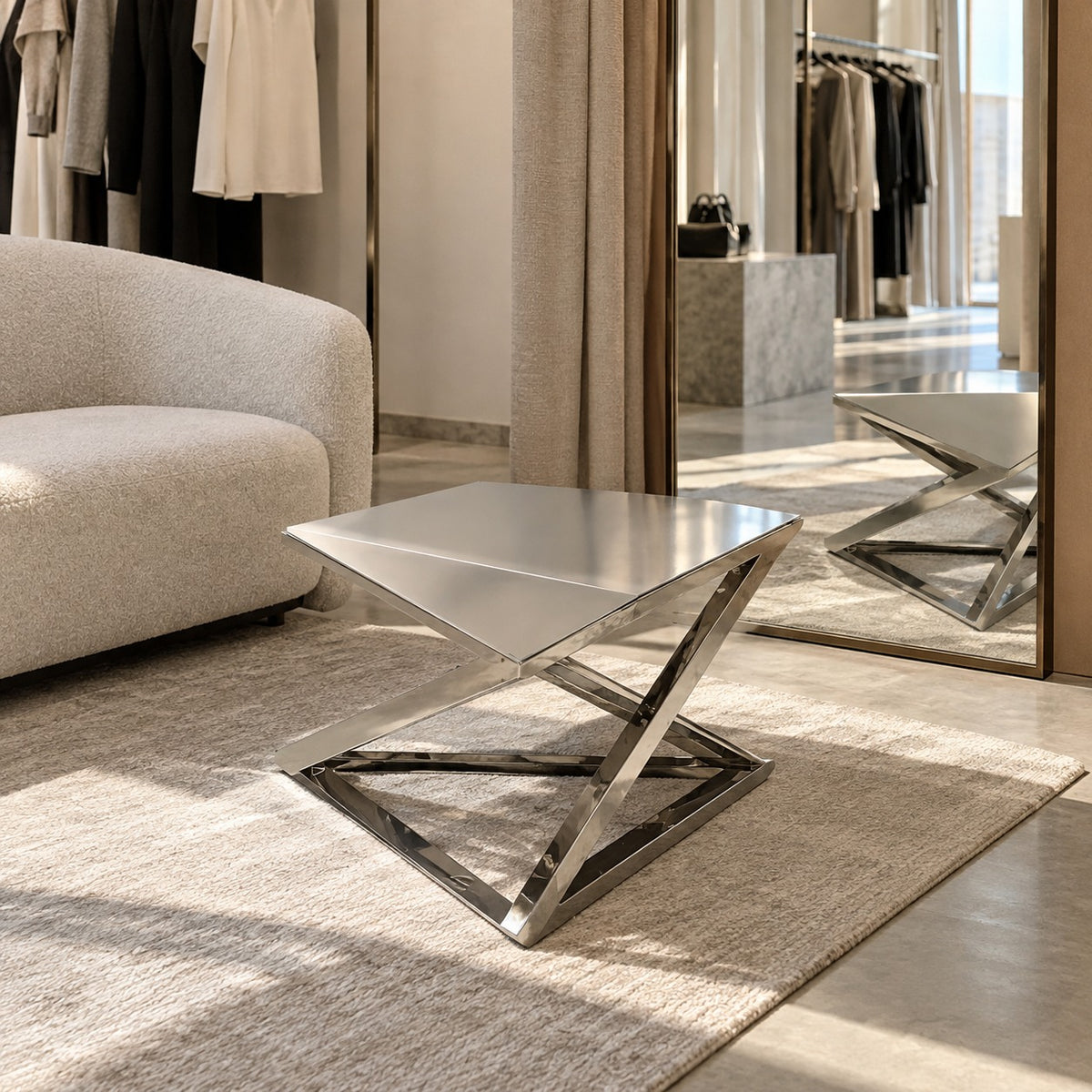 Diamond X Ottoman 使用イメージ（アパレル店）