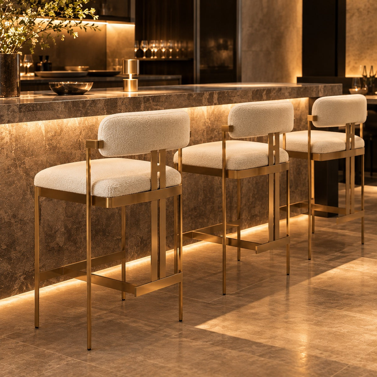 Gold Frame Counter Chair 使用イメージ（飲食店）