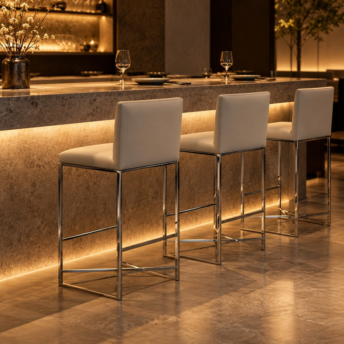 Slim Back Bar Chair 使用イメージ（飲食店）