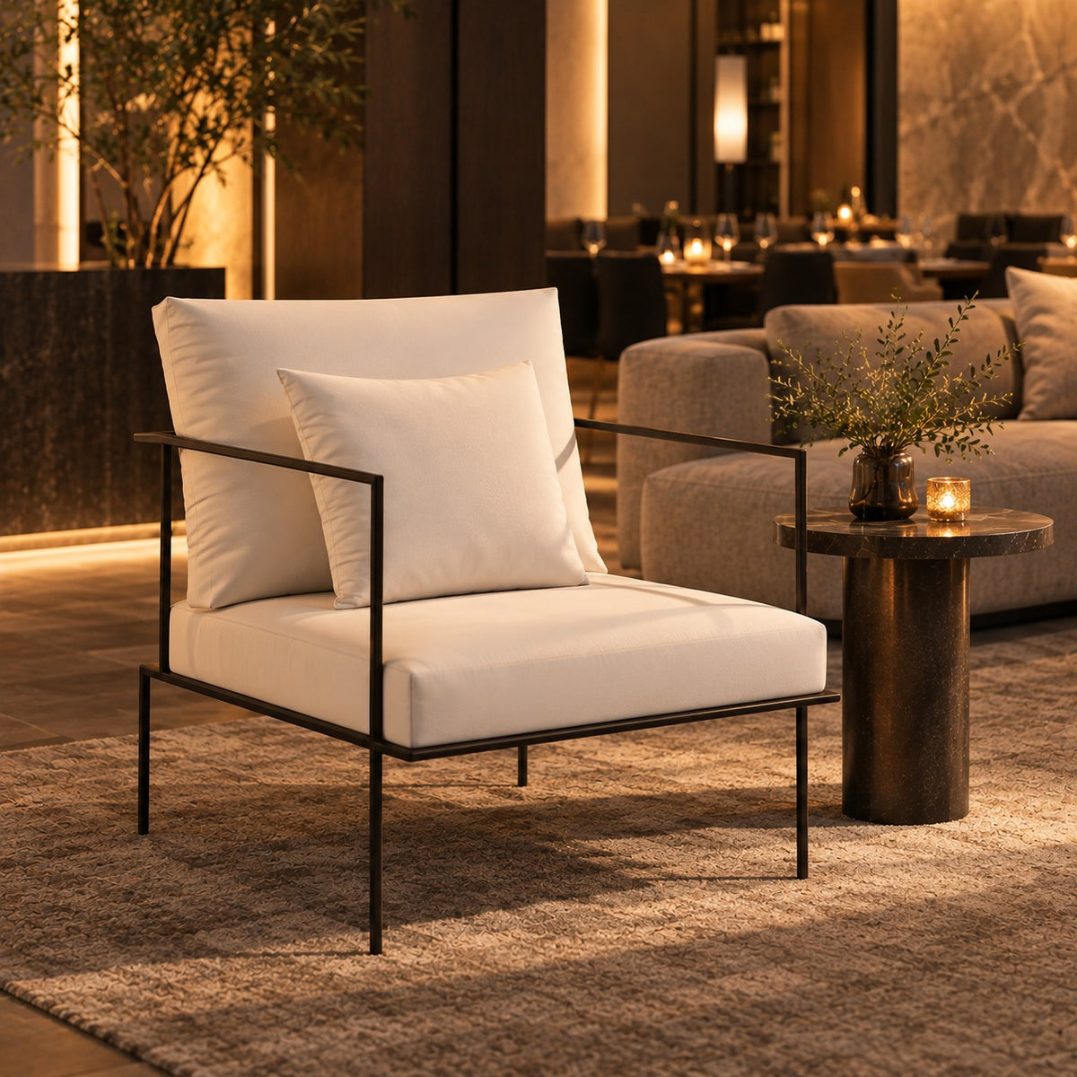 Noir Frame Arm Chair 使用イメージ（飲食店）