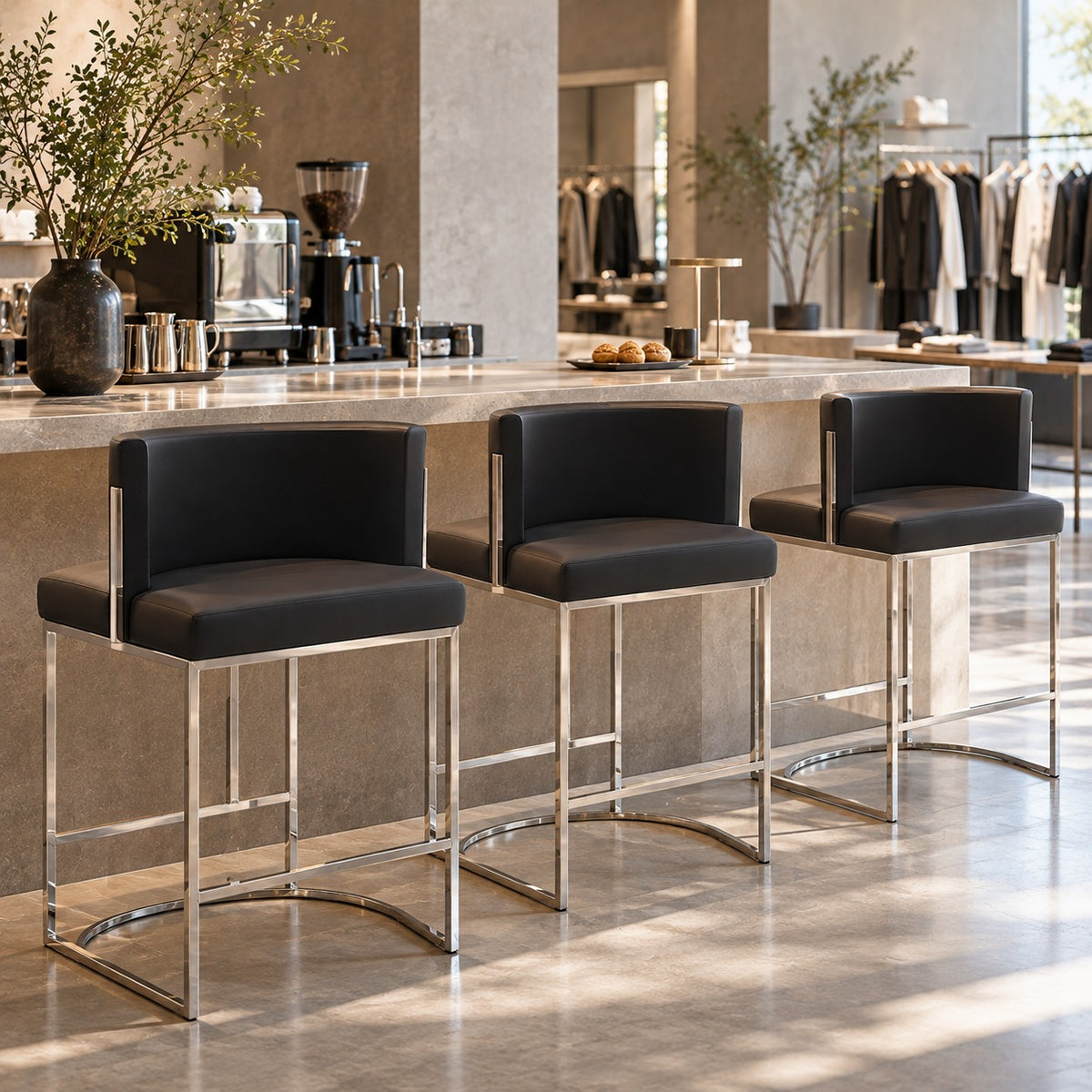 Wrap Bar Chair 使用イメージ（アパレル店）