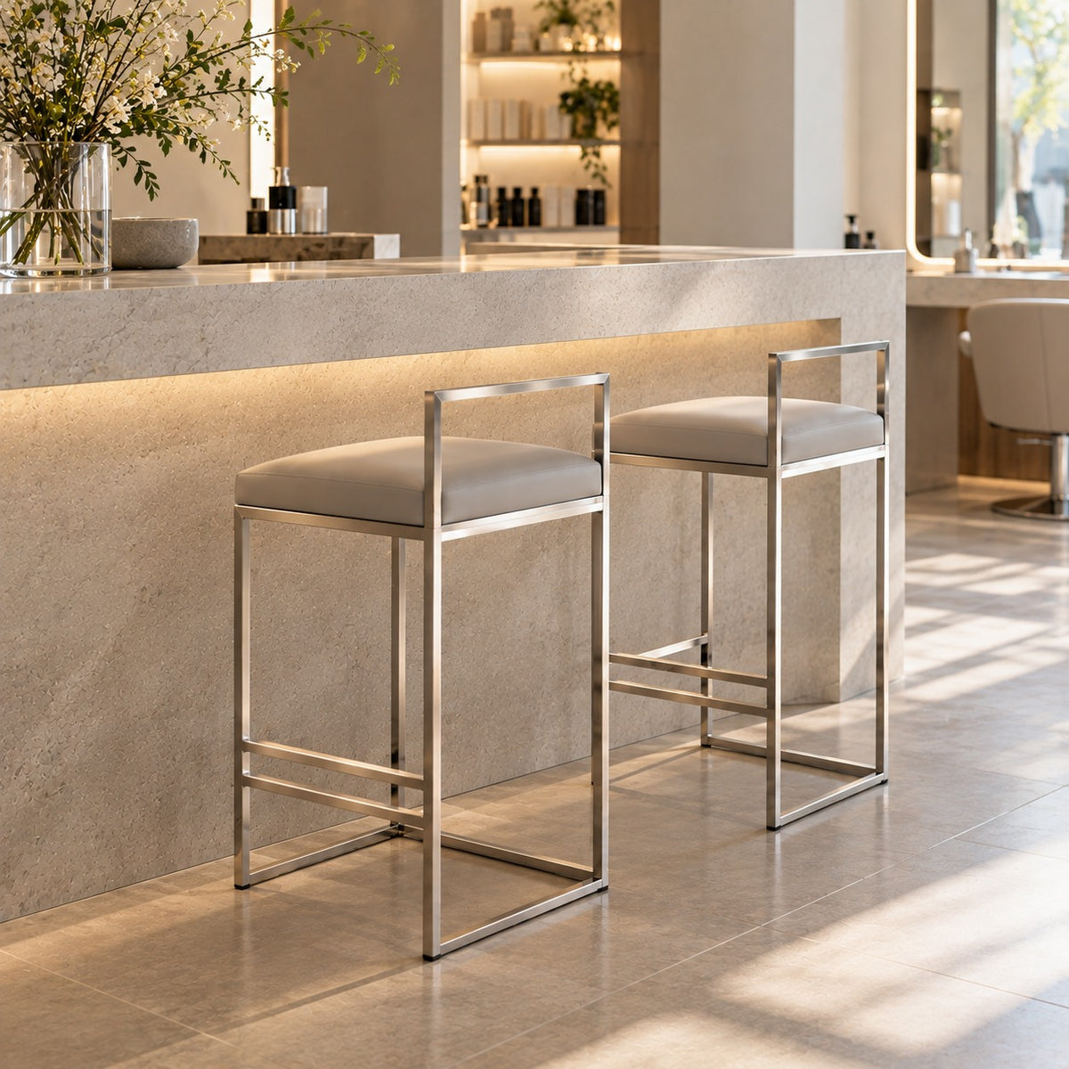 Frame Back Counter Chair 使用イメージ（サロン）
