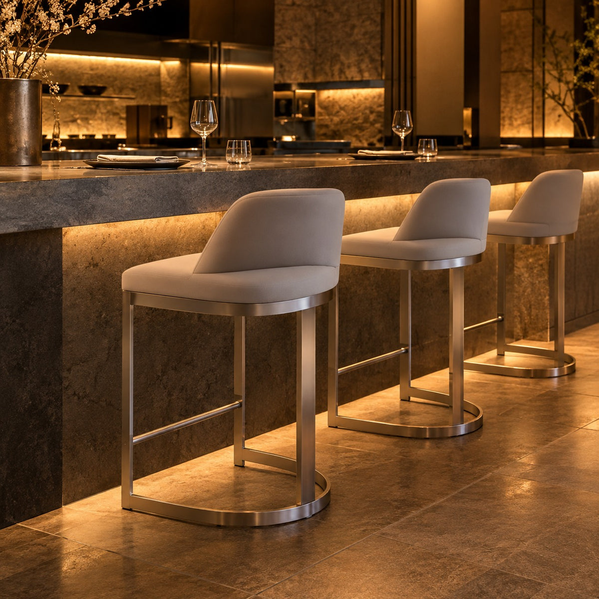 Shell Counter Chair 使用イメージ（飲食店）